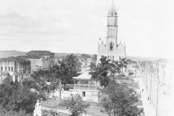 Imagem de arquivo mostra  Praça Nossa Senhora da Conceição no século passado